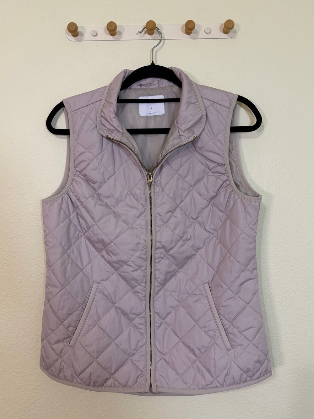 Old Navy Lightweight Diamond-Quilted Puffer Vest - Medium